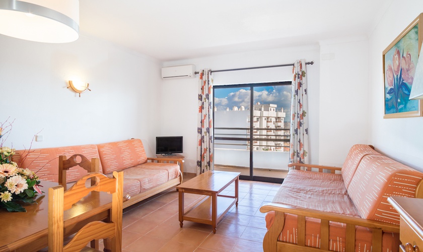 Apartamento com 1 quarto e varanda (4 adultos) Hotel Mirachoro Praia da Rocha ** Portimão